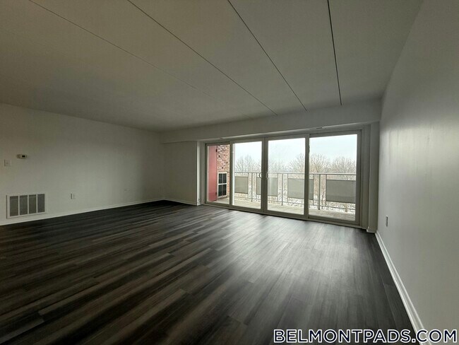 Foto del edificio - 53 Hill Rd