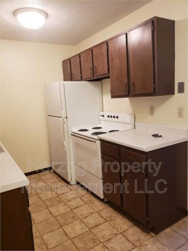 Foto principal - 829 Center St S
