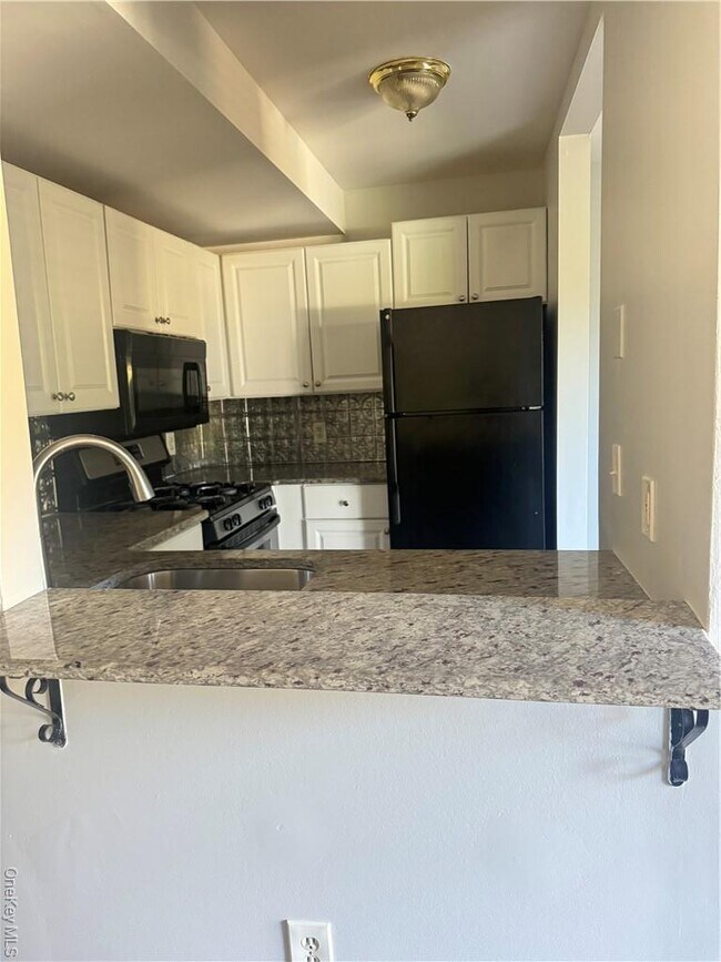 Foto del edificio - 1 Lexington Hills Rd