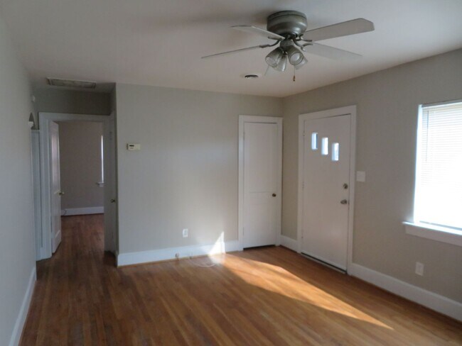 Building Photo - Colonial Heights Virginia
