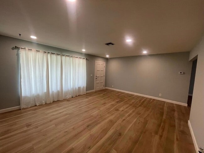 Building Photo - 11737 Inverness Cir