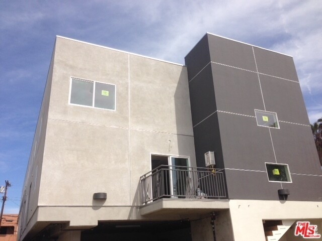 Building Photo - 644 N Harvard Blvd