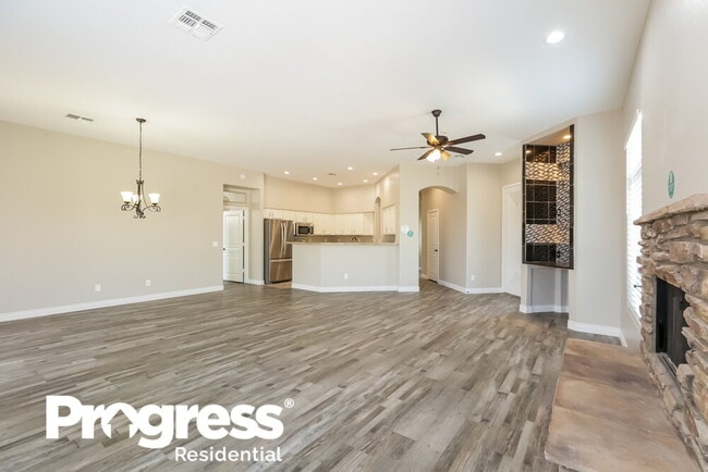 Building Photo - 2102 E Fawn Dr