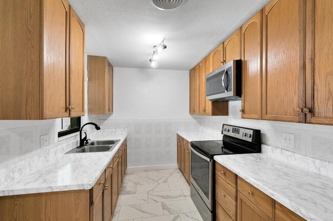 Foto del edificio - 10625 Bresslyn Blvd