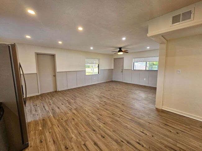 Building Photo - 125 Needle Blvd