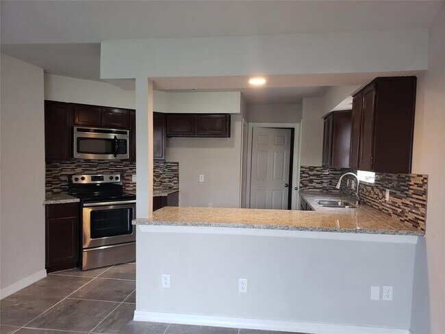 Building Photo - 3304 Sandpiper Dr