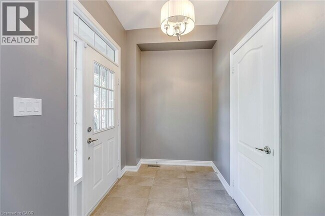 Building Photo - 186 Gatwick Dr