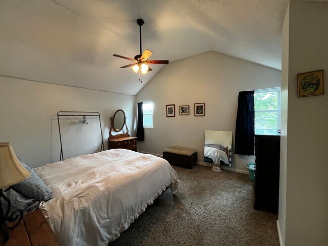 Foto del edificio - FURNISHED 2-BED w/OFFICE IN SHELBY PARK
