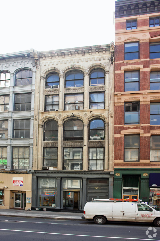 Building Photo - 388 Broadway