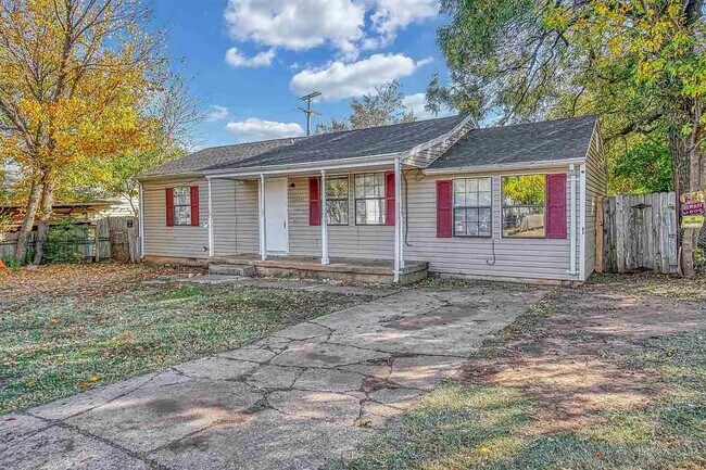 Building Photo - 2112 NW Bessie Ave