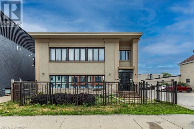 Building Photo - 130 Wellington St N