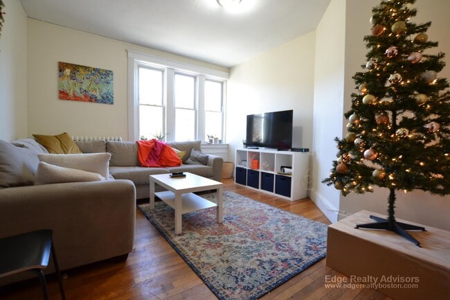 Building Photo - 322 Saint Paul St