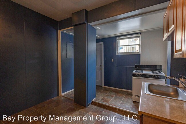 Building Photo - 2 br, 1 bath House - 18 N. Port St.