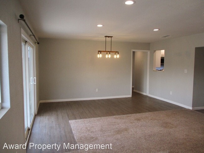 Building Photo - 3 br, 1.5 bath House - 1595 Doncarol Ave.