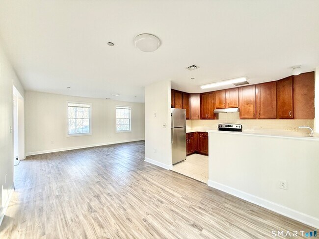 Foto del edificio - 17-17 Rockfield Dr