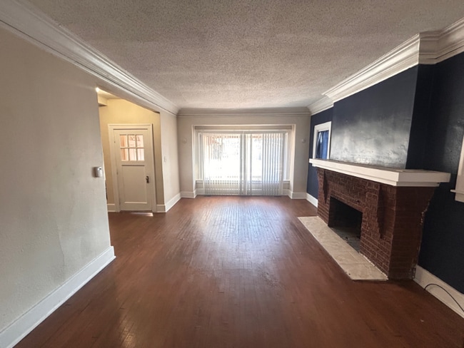 Building Photo - 2454 Virginia Park St