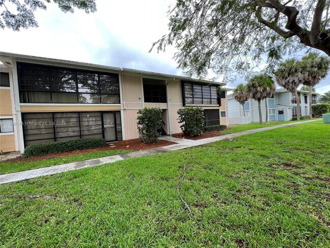 Foto del edificio - 9729 Hammocks Blvd