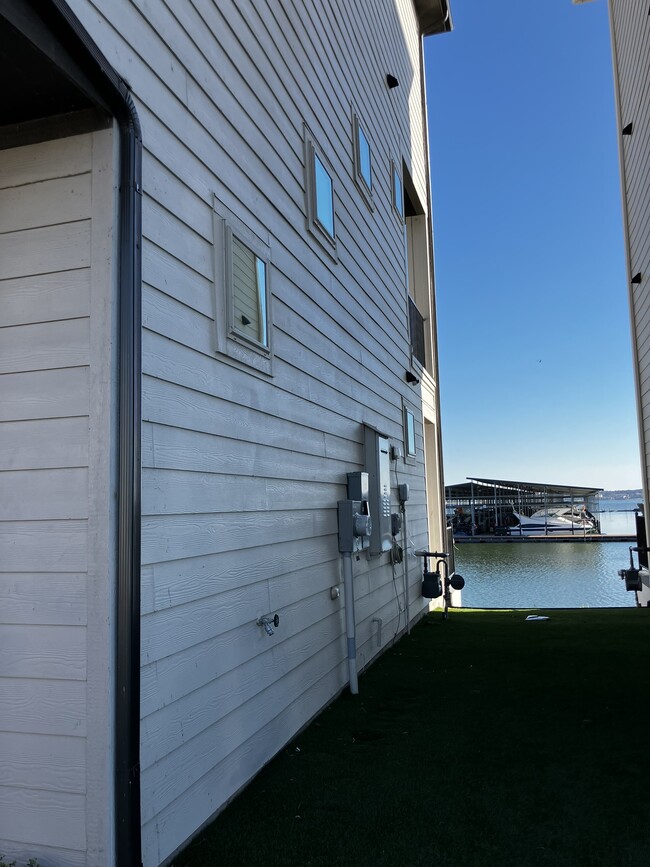 Building Photo - 1225 Marc Pl