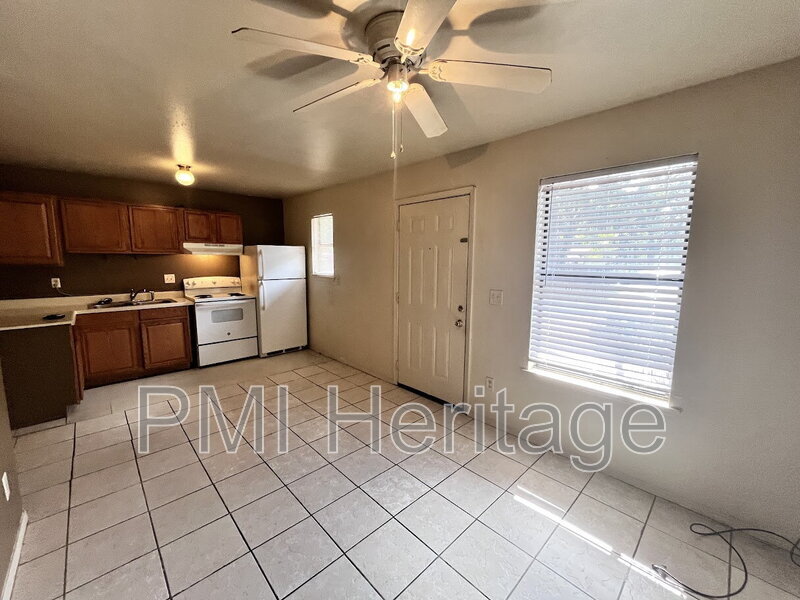 Foto principal - 809 E Huntsville Ave