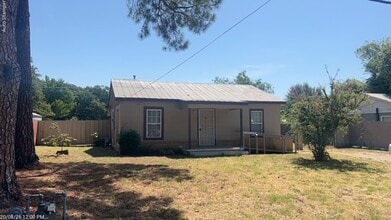 Building Photo - 509 Jordan Ln
