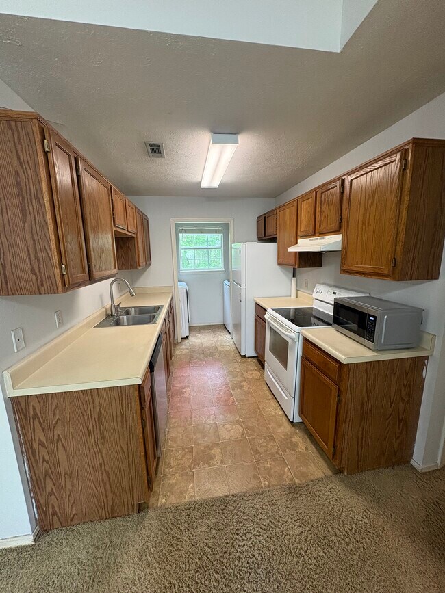 Foto del edificio - 2041 Wood Tree Ct