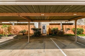 Building Photo - 10615 Briar Forest Dr