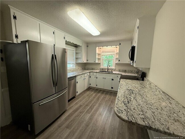 Building Photo - 907 Evans Dr