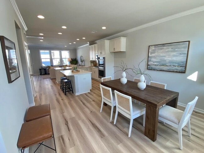 Living Space - 604 Southview Ln