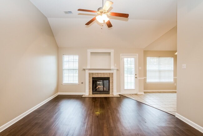 Building Photo - 185 Mossy Springs Dr