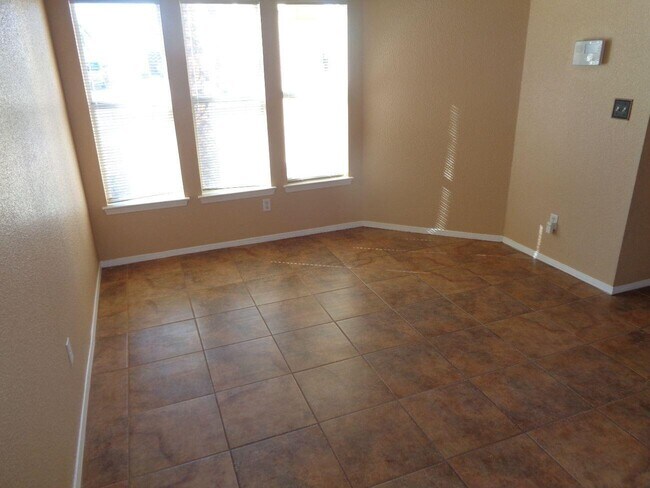 Building Photo - 7604 Plaza Taurina Dr