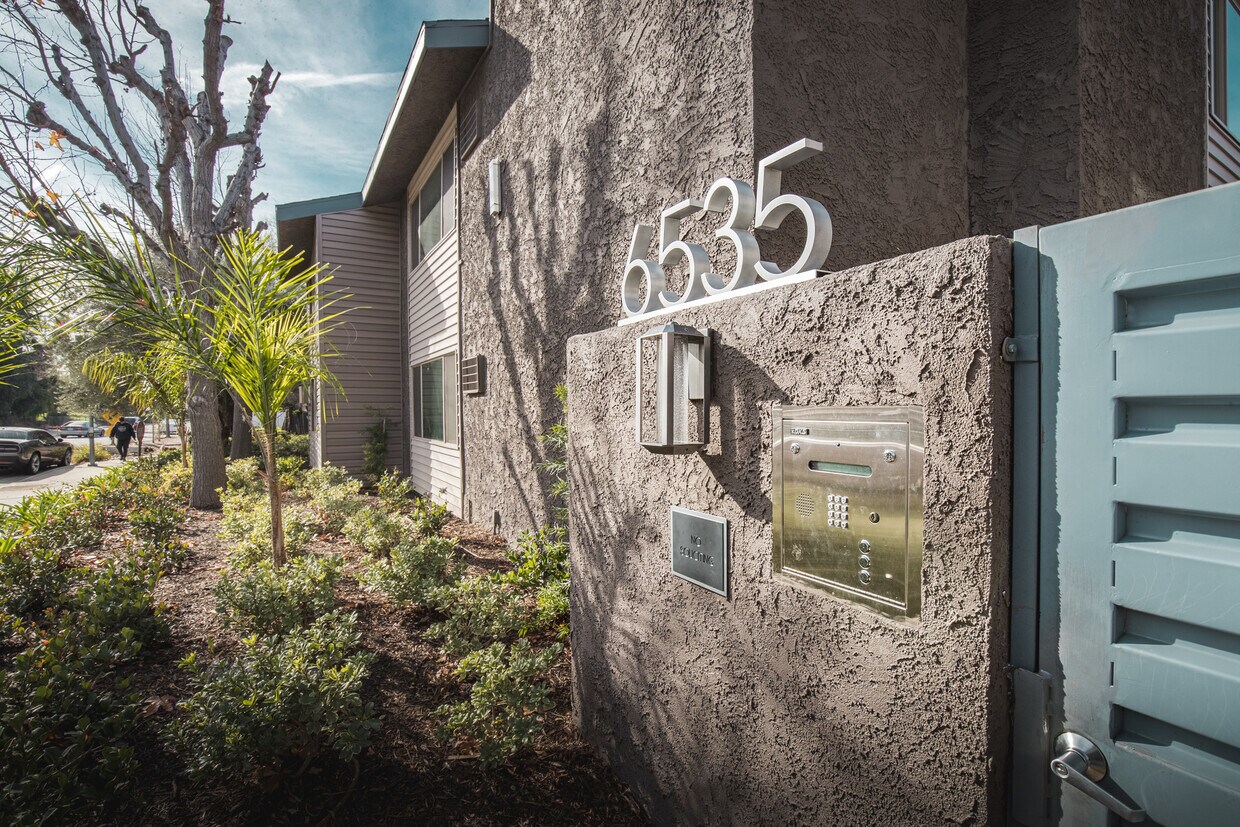 6535 Haskell Ave Los Angeles Ca 91406 Apartments Los Angeles Ca Apartments Com