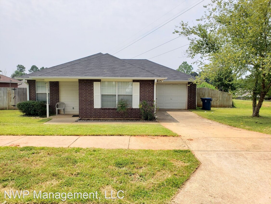 Primary Photo - 2 br, 1.5 bath House - 417 Redbud Circle