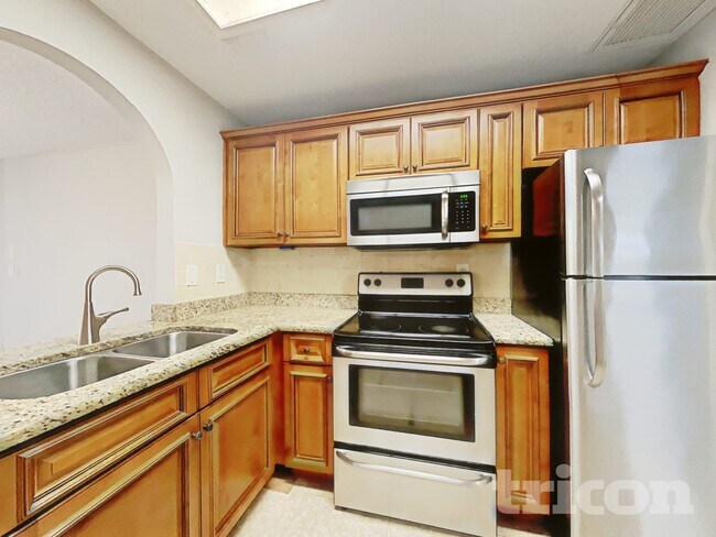 Building Photo - 1009 Jamaica Way