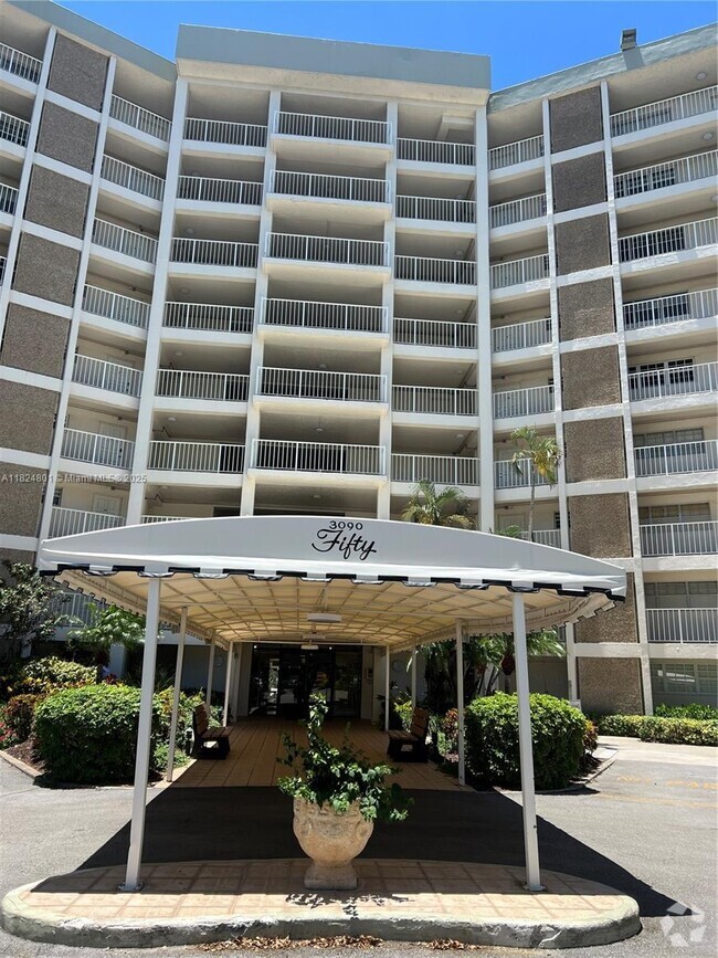 Building Photo - 3090 N Course Dr