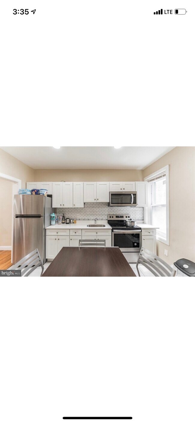 Kitchen - 820 E Westmoreland St