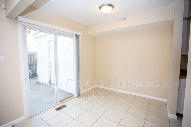 Foto del edificio - 16 Lerner Ct