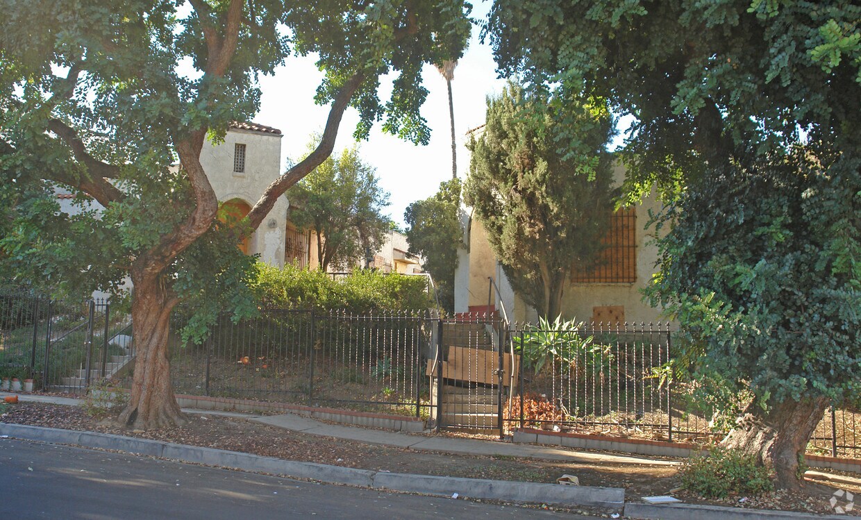 Building Photo - 1165 S Bronson Ave