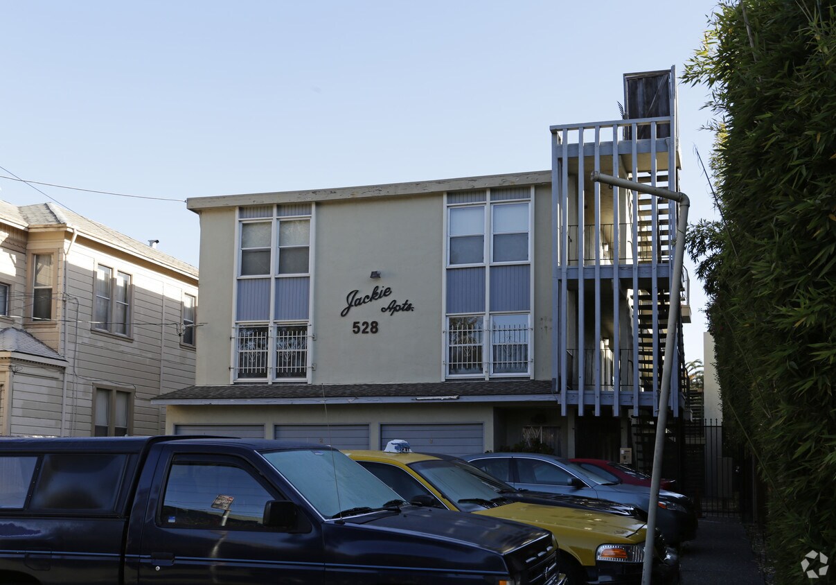Foto del edificio - Jackie Apartments