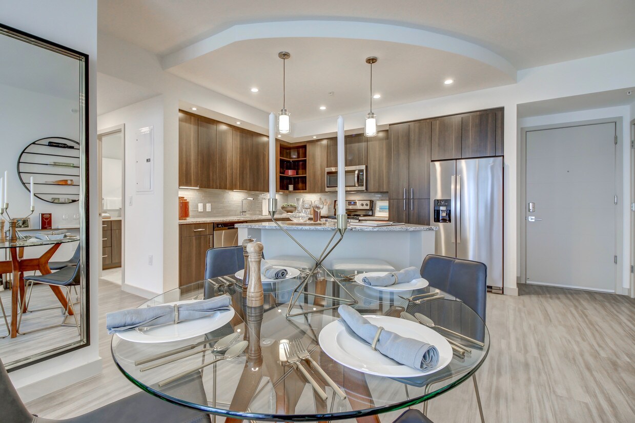 Foto principal - 405 NE 3rd Ave