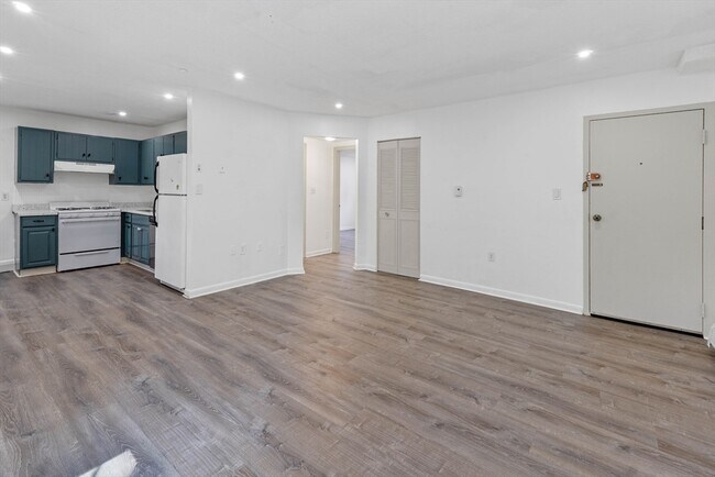 Building Photo - 50 Farrwood Ave