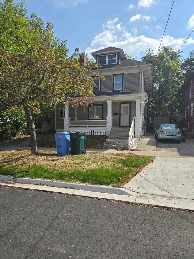 Foto principal - 323 W Madison St