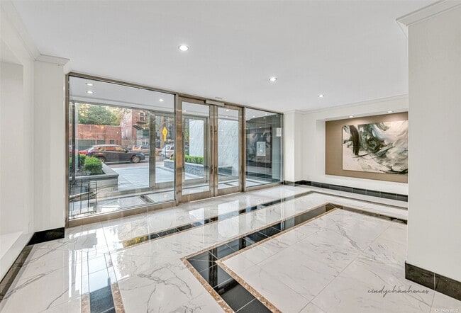 Building Photo - 66-15 Thornton Pl