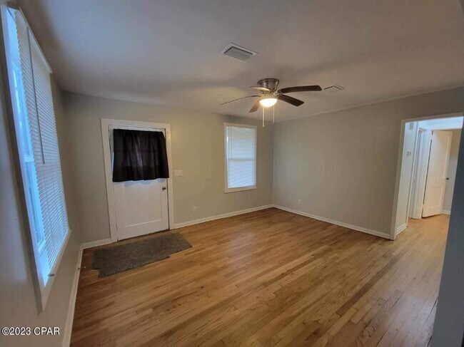 Foto del edificio - 617 Williams Ave