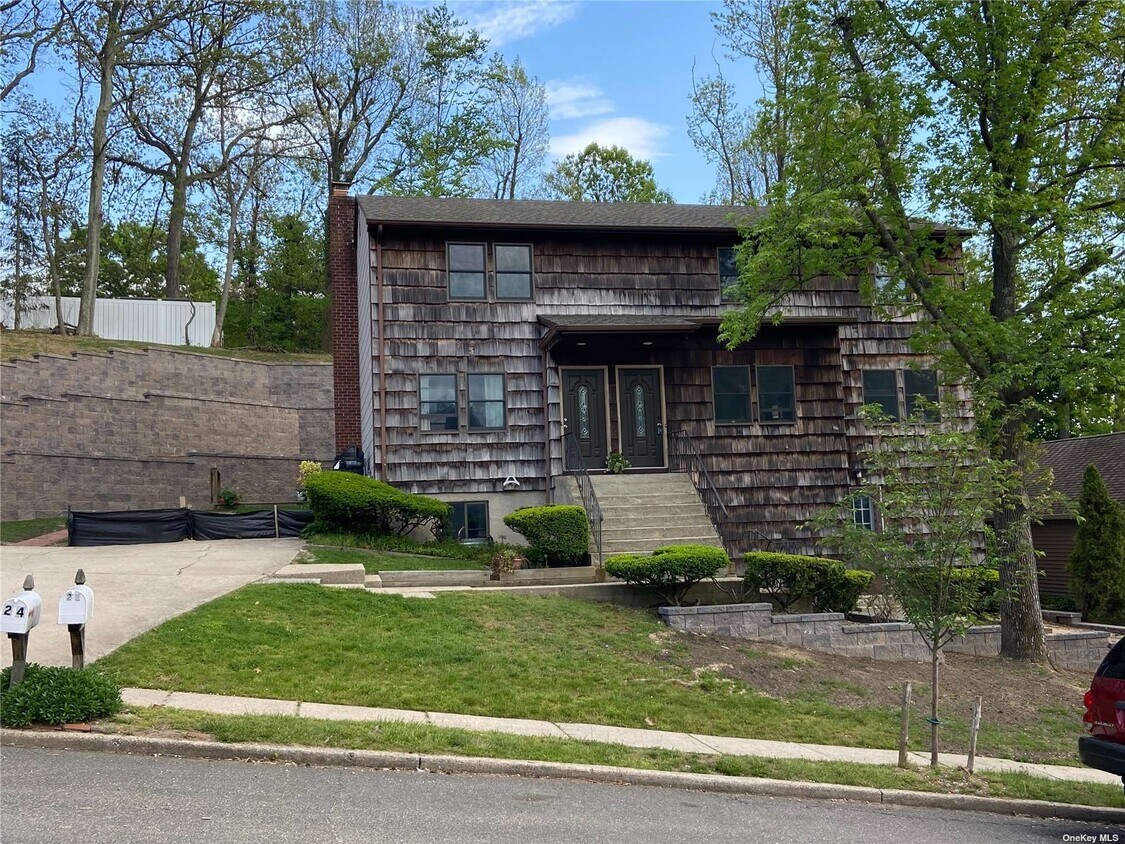 Primary Photo - 24 Conifer Ct
