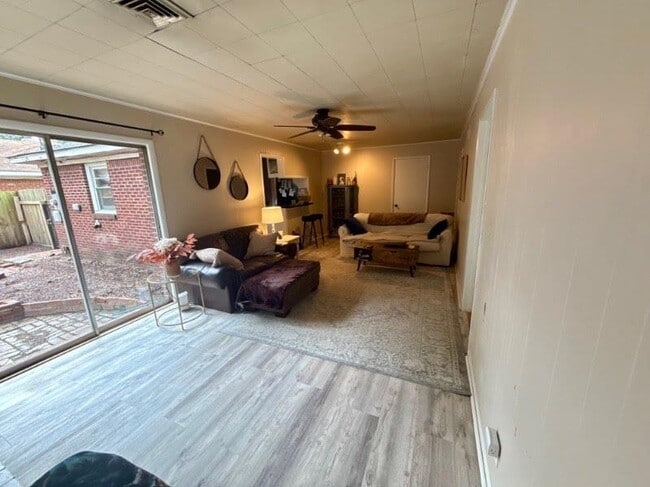 Building Photo - 4623 Leatherwood Ave