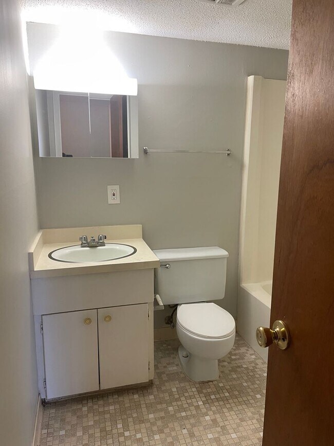 Building Photo - Check Out This 2BD/1B Apartment in Hahira