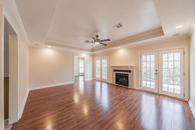 Foto del edificio - Spacious 5 Bedroom Home with Walk-Out Base...