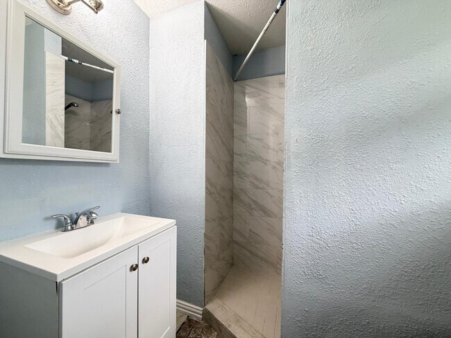 Foto del edificio - 5503 Bertellis Ln