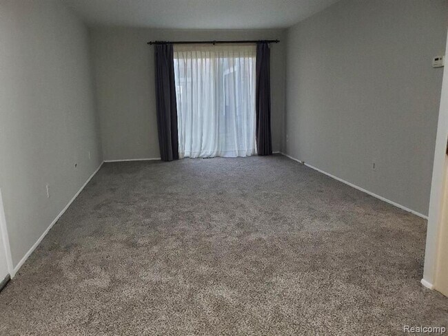 Building Photo - 13900 Camelot Dr