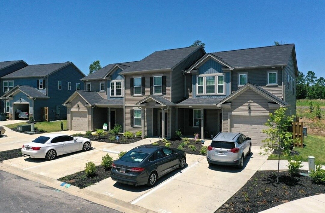 Primary Photo - 1911 Butternut Dr